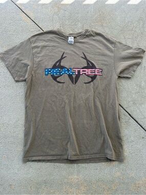 Realtree Olive Green Short-Sleeve Tee with American Flag Logo